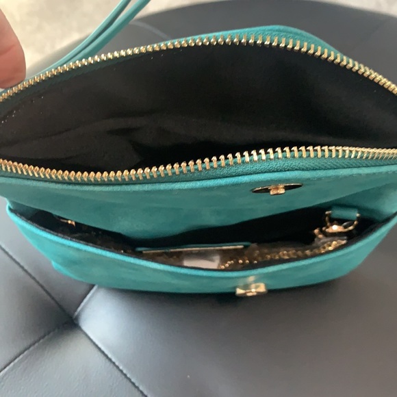 Street Level turquoise purse with gold chain. Brand new - Picture 5 of 6
